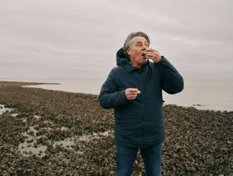 In Zeeland is auteur Guillaume Van der Stighelen (67) dicht bij zijn overleden zoon. “Hij ving er twee grote zeebaarzen”