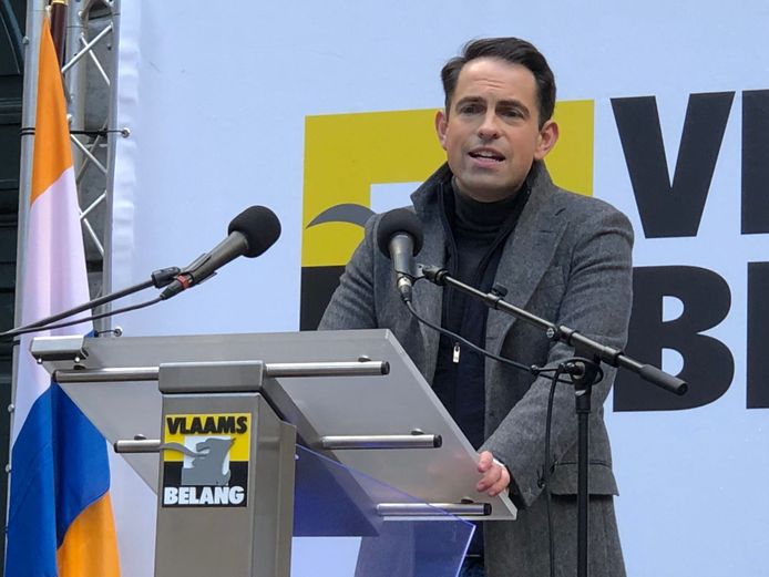 Tom Van Grieken tijdens zijn toespraak in Antwerpen.