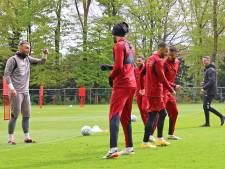 NEC’ers weer bijeen na mislopen KNVB-beker: grotere voetbalschoenen voor Sow, gedol op de training en een  handshake met Meijer
