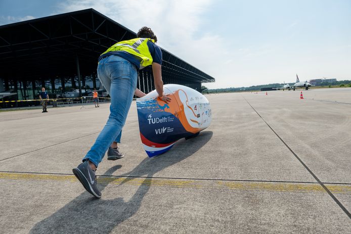 Flip Colin (22) uit Oosterhout duwt de VeloX 9.