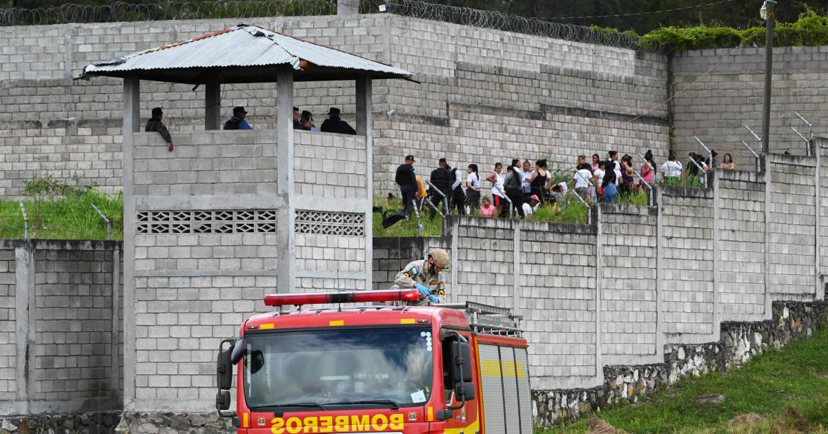 Более 40 человек погибли в результате бунта в женской тюрьме Гондураса |  снаружи