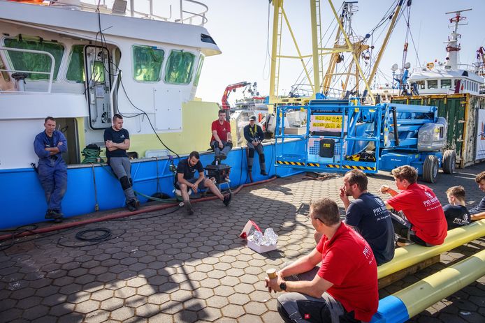 De coronacijfes op Urk zijn erg laag. 'We laten ons niet testen. En eten elke dag een visje!'.