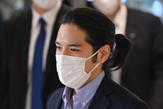 Kei Komuro with the infamous ponytail when he arrived in Japan.  On social media like TikTok, Komuro is ridiculed for his long haircut.