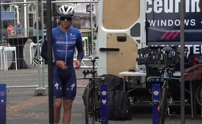 Remco Evenepoel voor aanvang van de tijdrit.