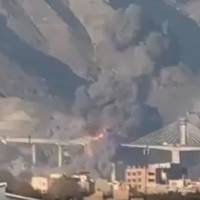 Amerikaans leger bombardeert hoogste brug Iran, Trump dreigt met nog meer aanvallen, ook op elektriciteitscentrales