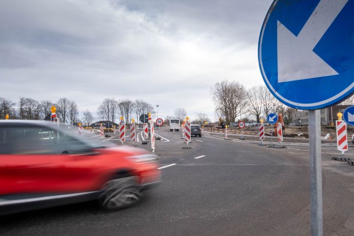De N15 met in de verte het Douaneplein