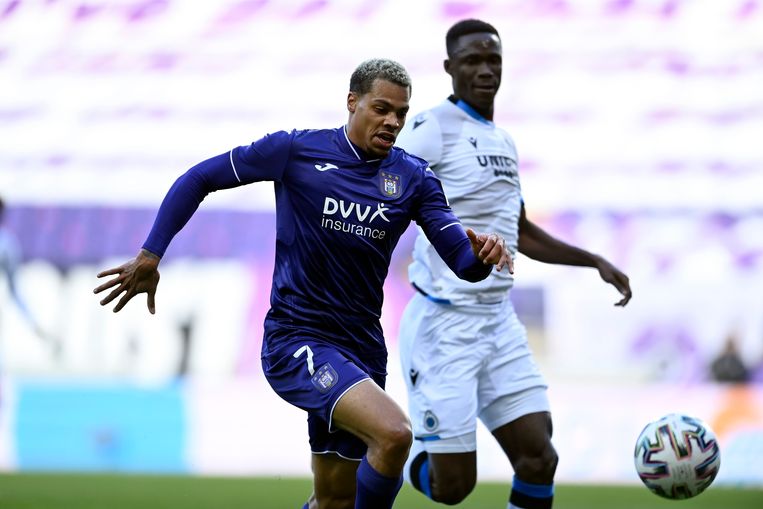 Nmecha in actie tegen Club Brugge. Beeld Photo News
