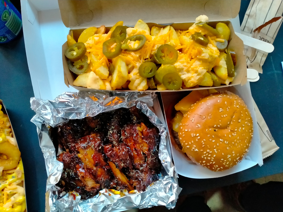 RESTOTIPS. Kingribs “Onze traag gegaarde kalfsspareribs zijn vrijwel