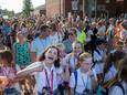 Voor het eerst ging de intocht van de avondvierdaagse in Veenendaal niet door het centrum van de stad, maar door woonwijk Engelenburg. Het zorgde voor gemengde reacties bij lopers, toeschouwers en organisatie.