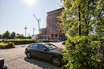 Is er een vrouw ontvoerd bij een Houtens hotel? Inwoners en politie gissen nog naar achtergronden