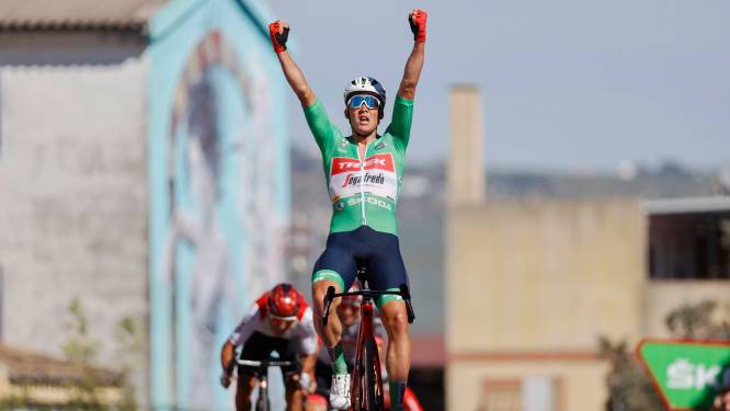 Mads Pedersen heeft eindelijk beet in Vuelta a España, Danny van Poppel komt in lastige sprint tekort