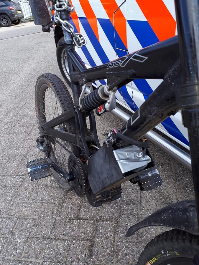 De razendsnelle, zelfgebouwde 'e-bike' in Winterswijk.