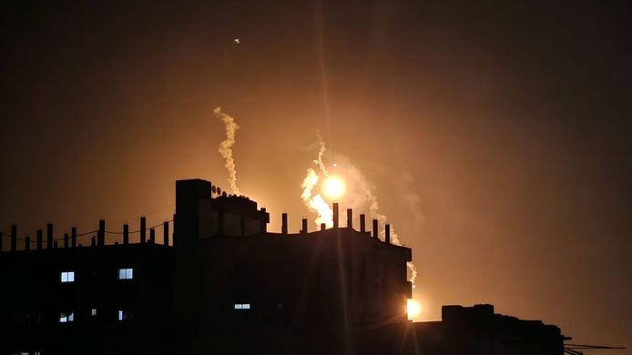 Beelden van de luchtaanvallen op Rafah die door Palestijnse bronnen zijn verspreid. De beelden konden niet onafhankelijk geverifieerd worden.