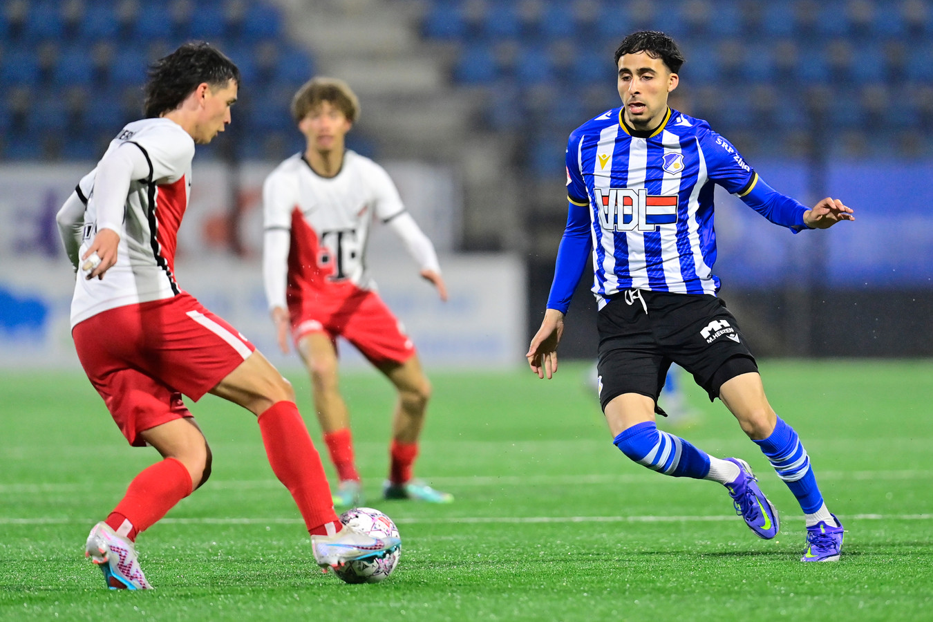 Na frustrerende maanden begint Azzagari vanaf nul bij FC Eindhoven ...