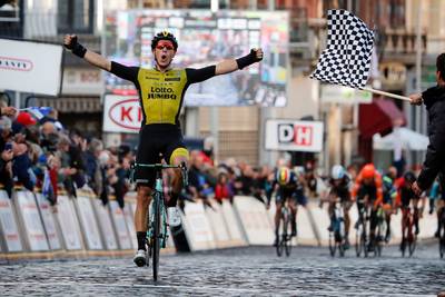 Danny van Poppel na indrukwekkende sprint winnaar in Binche
