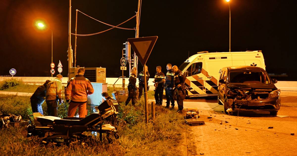 Man en vrouw op scooter zwaargewond na aanrijding in Diessen.