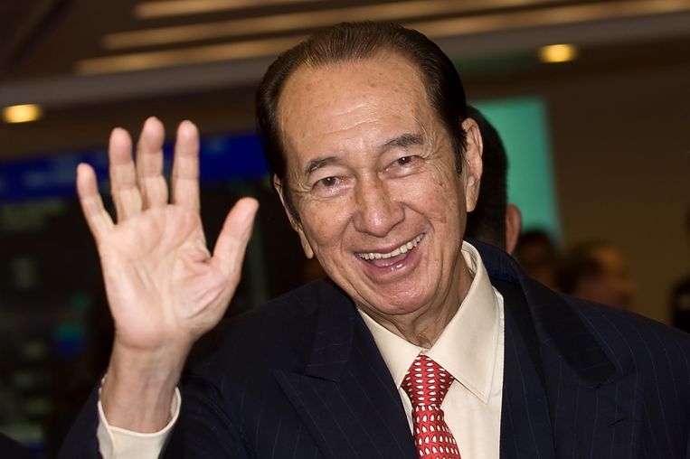 Stanley Ho bij de beursgang van een van zijn bedrijven in 2008.  Beeld AFP