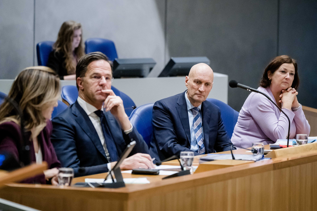 Kamer botst met Rutte over mondkapjesbeleid in beginfase coronacrisis ‘We worden besodemieterd