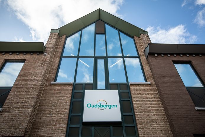 Het gemeentehuis in Meeuwen. Oudsbergen is uniek omdat het twee gelijkwaardige gemeentehuizen heeft