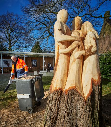 Gevelde kastanjeboom wordt herdenkingsplek UC Uden 