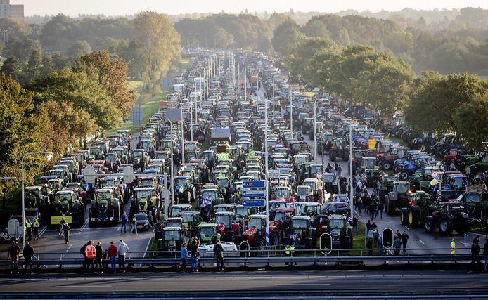 Een massa boeren is momenteel onderweg naar Den Haag.