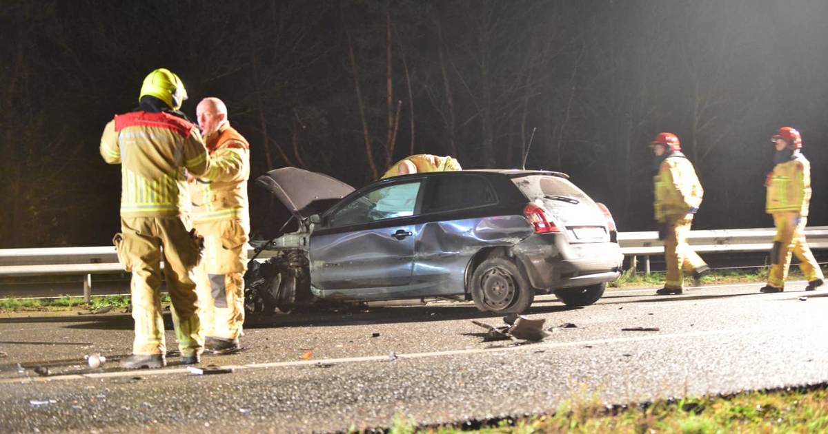 Bestuurder gevlucht na ernstig ongeval op A2, vrouw zwaargewond.