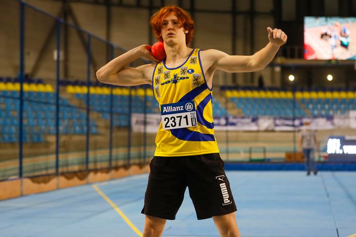 Ides Verhulst kogelstoten in actie in de Gentse topsporthal.