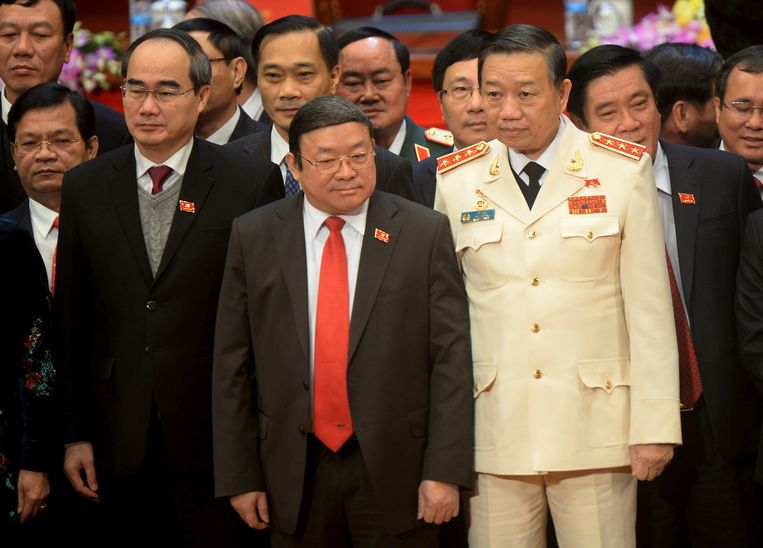  To Lam, de Vietnamese minister van openbare veiligheid (rechts, in uniform). Beeld Reuters
