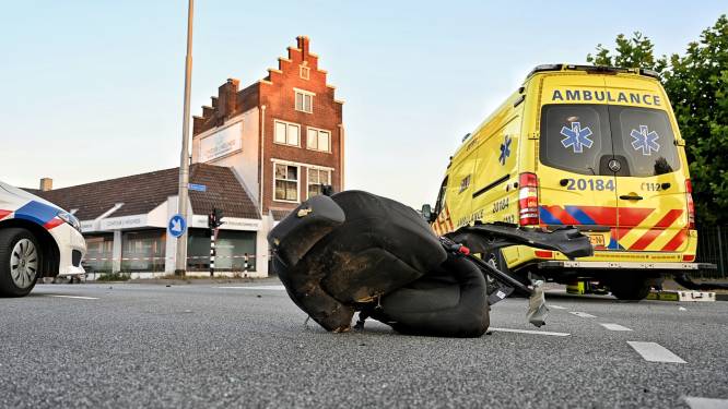 Bijrijder zwaargewond bij ernstig auto-ongeval op Ringbaan-Noord in Tilburg