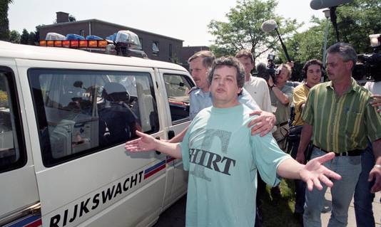 In juli 1998 haalt hij de wereldpers. Met zijn 'Werkgroep Morkhoven' beweert hij in het post-Dutrouxtijdperk op pedofielen te jagen maar hij blijkt zelf niet zuiver op de graat te zijn.