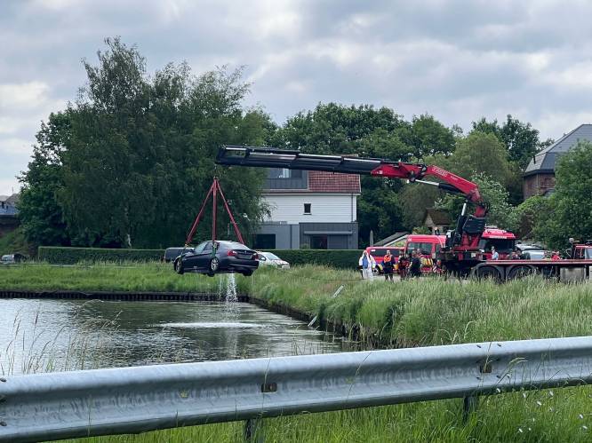 Vader (37) en zoontjes (4 en 7) overleden na familiedrama: brandweer haalt auto uit kanaal in Lommel