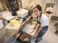 Bij In de Bakkerij maken ze croissants met hooiboter