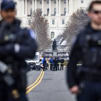Politie arresteert gewapende man die op Capitool in Washington DC afstormde