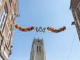 Tongeren is klaar voor Kroningsfeesten. Stadsbestuur en inwoners sieren straten met bloemen, beelden en vlaggen.