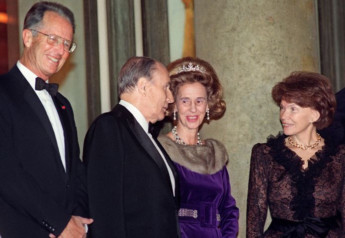 Fabiola droeg het pronkstuk onder meer in 1992 op een diner met de Franse president François Mitterrand en diens echtgenote Danielle in Parijs.