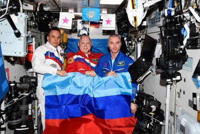 Plots halen Russische kosmonauten provocerende vlag boven: dreigt ook Koude Oorlog op 400 km hoogte?
