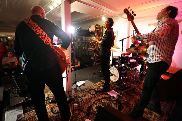20180512 - Breda - Jazzfestival 2018 - Brandpunt - Jazz ten Toon trekt uitpuilende  zaal met een optreden van The Ploctones, (VLNR) Anton Goudsmit, Efraïm Trujillo, Martijn Vink en Jeroen Vierdag. FOTO: RAMON MANGOLD/ PIX4PROFS