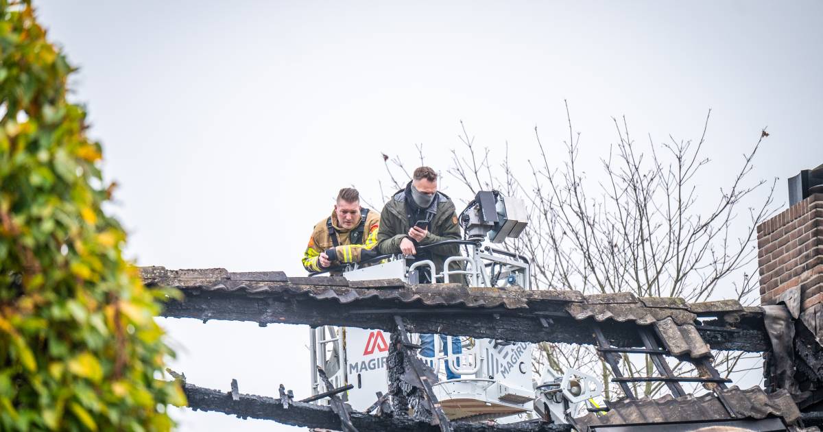 Oorzaak woningbrand Roelofarendsveen en identiteit overledene nog onbekend