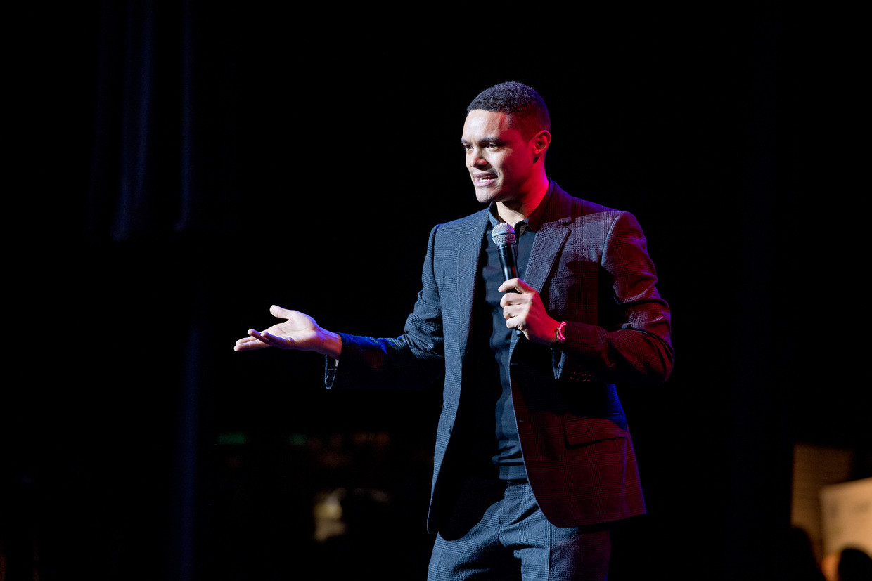 Trevor Noah maakte vijf jaar geleden in Amsterdam grappen voor 150 man. Morgen zijn het er in de Ziggo Dome ongeveer zeventienduizend. Beeld getty