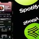 Spotify verwijdert 70 afleveringen van Joe Rogan-podcast. Maar niet die met vaccin-desinformatie