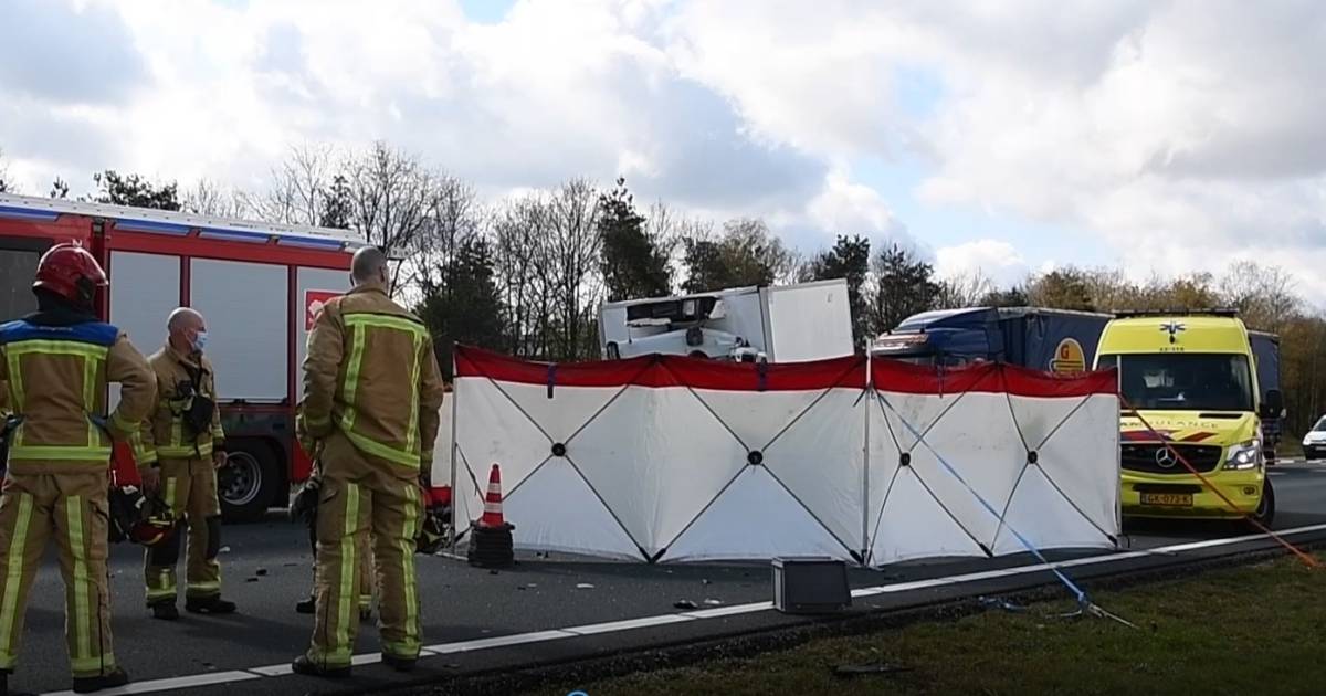 Dodelijk ongeluk op de A67 bij Eersel, snelweg dicht richting Eindhoven.