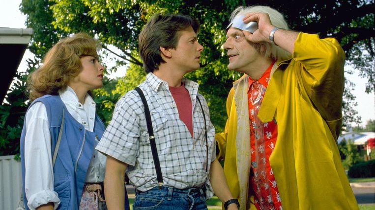 Elisabeth Shue, Michael J. Fox en Christopher Lloyd in Back to the Future Part II van Robert Zemeckis Beeld x