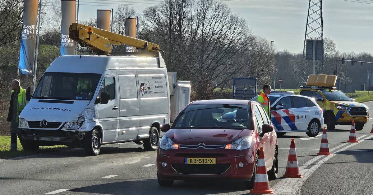 Vrouw gewond bij botsing in Apeldoorn.
