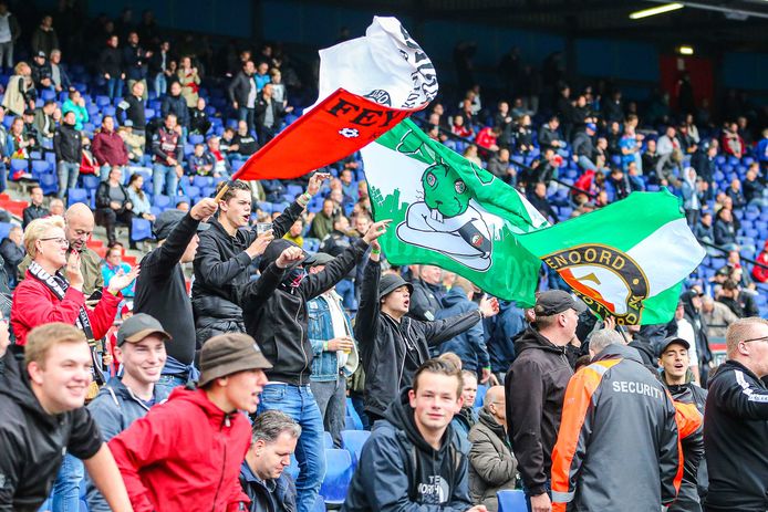 Supporters van Feyenoord aan het begin van het seizoen in de thuiswedstrijd tegen ADO Den Haag.