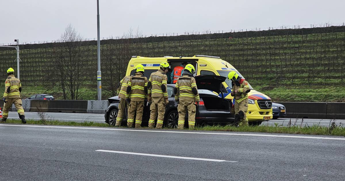 Eén zwaargewonde bij ongeluk tussen vijf autos op A12.