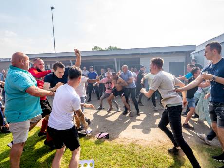 Wangedrag in amateurvoetbal steeds heftiger, binnen én buiten de lijnen: ‘Tijd voor voetballoze zondag als signaal’