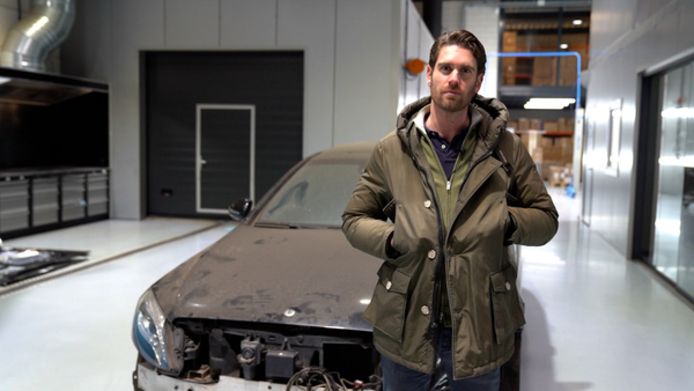 Chris Beemer voor zijn gestolen auto