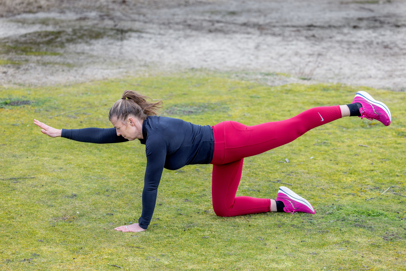 Last van je rug? Met deze 7 oefeningen verminder je rugpijn Foto AD.nl