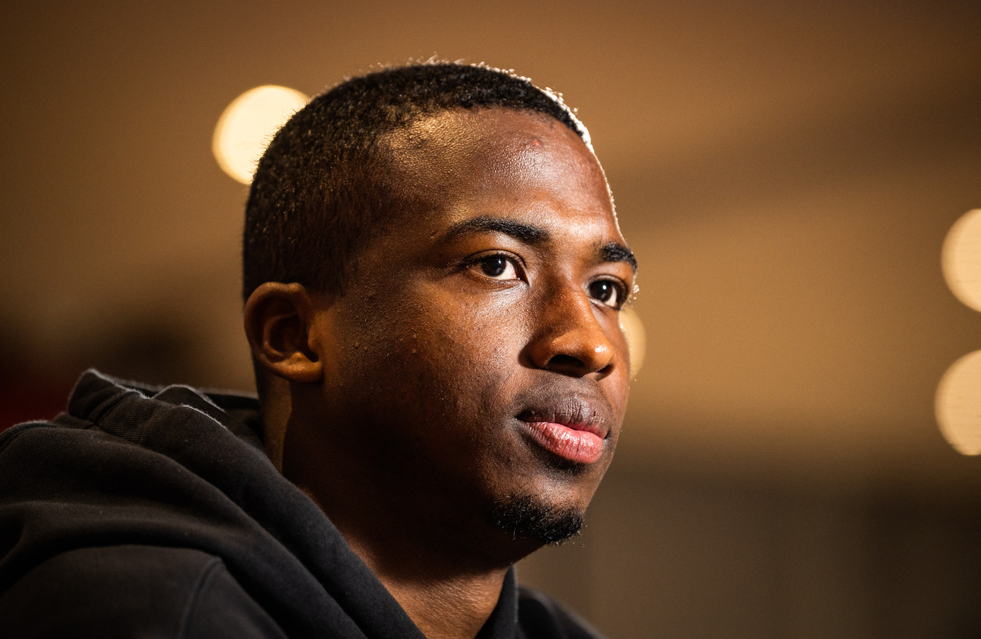 Moeder overleden, heimwee en schouderoperaties. Antwerps uitgaande