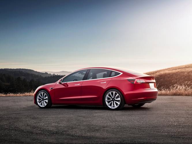 Tesla leidt aandacht af met nieuwe uitvoering Model 3